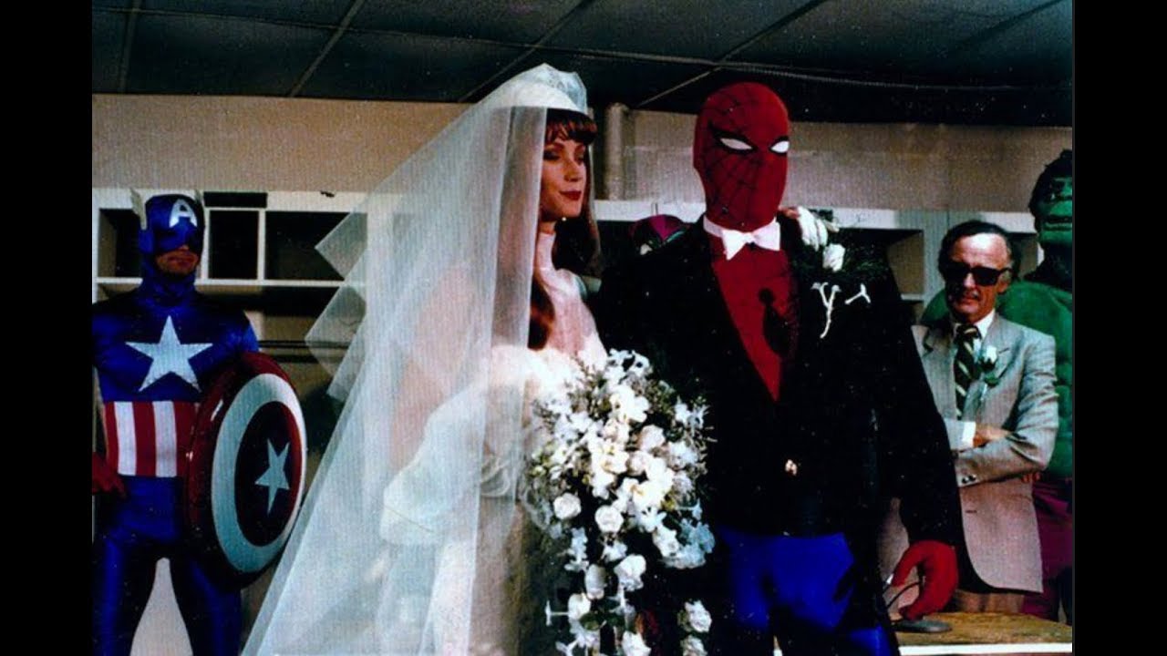 Stan Lee Marries Spider-Man & Mary Jane at Shea Stadium - YouTube