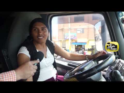 Mujer camionera por las rutas de Bolivia