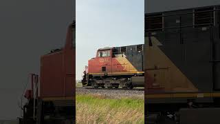 4K Cn 2247 Es44Dc Pulling Frac Hoppers