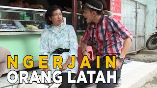 Kelakuan si John ngerjain ibu-ibu latah | JOHN PANTAU