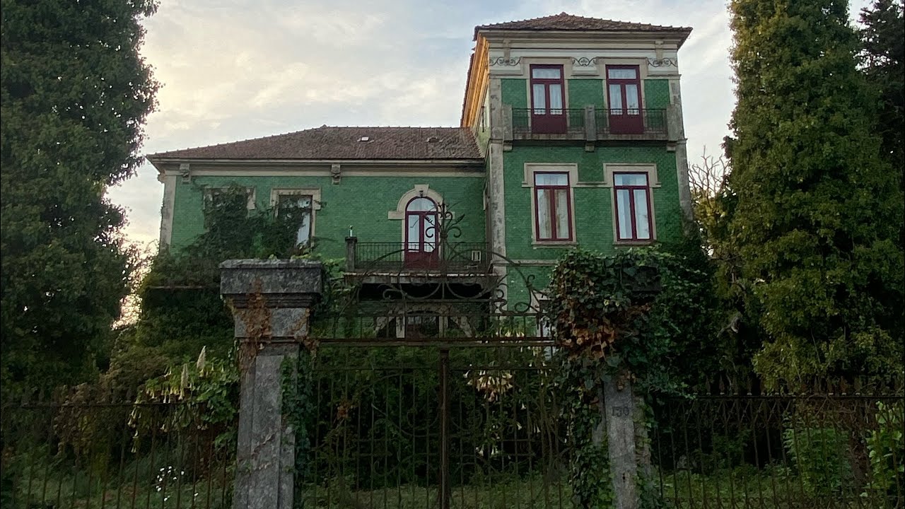 We Found the Green Palace – Old Wine Cellar & a Terrifying Encounter!  ABANDONED PLACES 🇵🇹