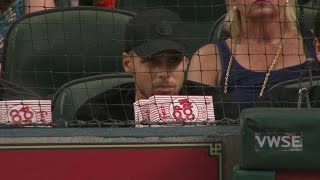 BOS@HOU: Curry enjoys the game at Minute Maid Park