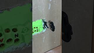 Bracketless mounting power outlet from TRADER