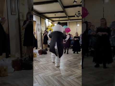 Сюрприз для именинницы от белого Мишки!#мишка #поздравление #праздник #ростовоймедведьпоздравлени