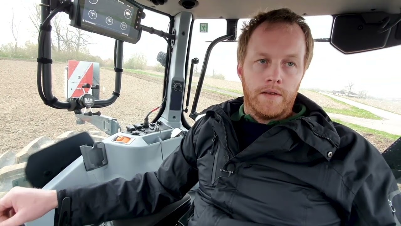 Traktor som sköter vändning och vändtegssekvenser på egen hand - Valtra SmartTurn och Auto U-Pilot