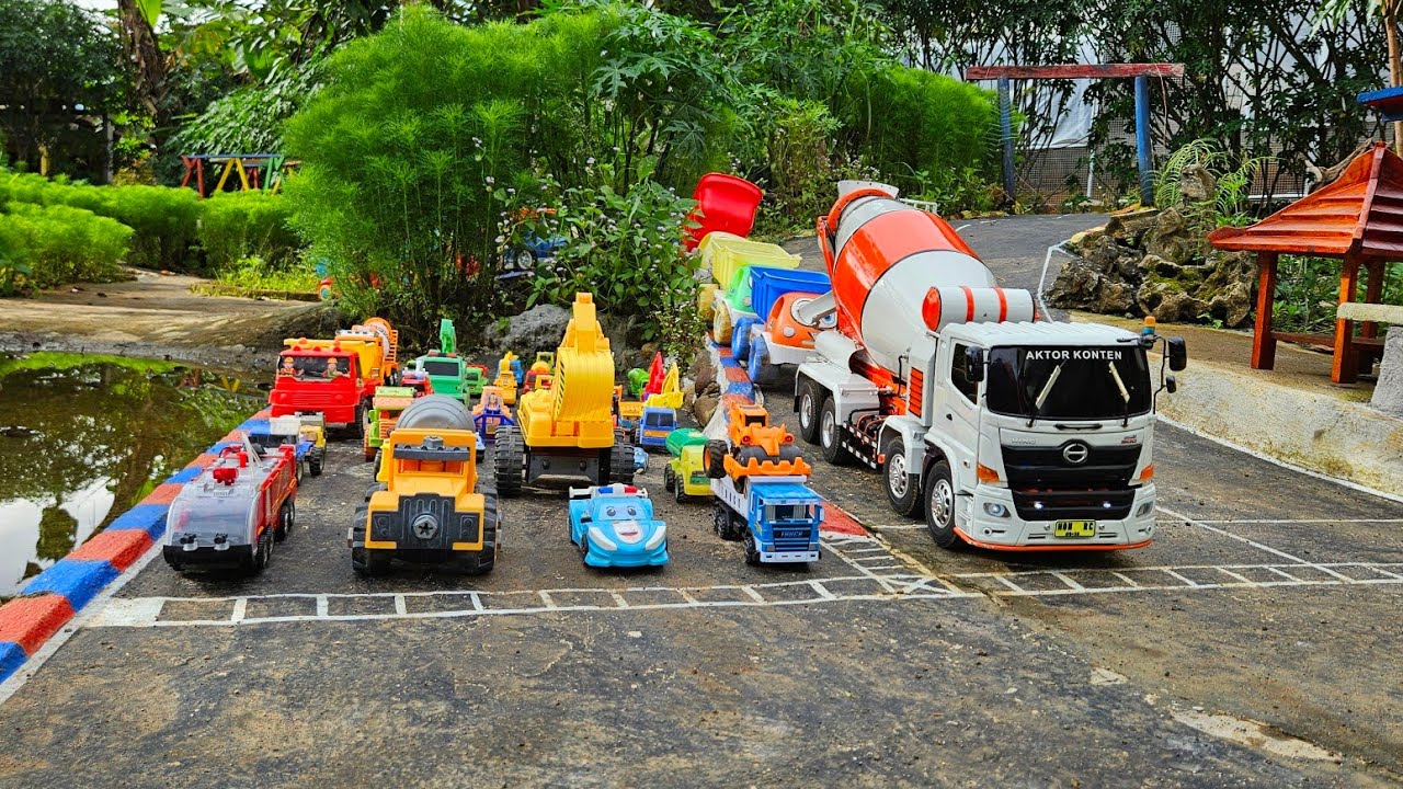 MAIN RC Mobil Truk Molen Panjang Bongkar Mobil Mobilan Truk Molen, Forklift, Buldoser, Truk Tambang 