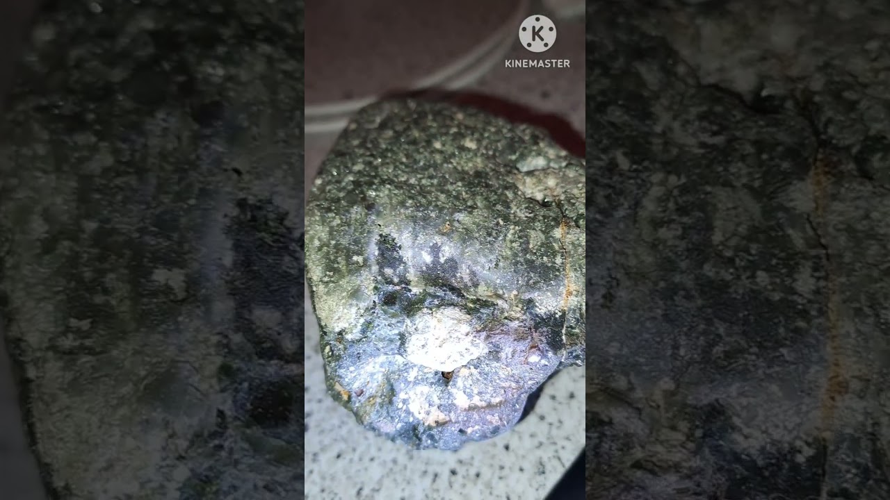 Impactite, Météorite ferreux dans Olivine???