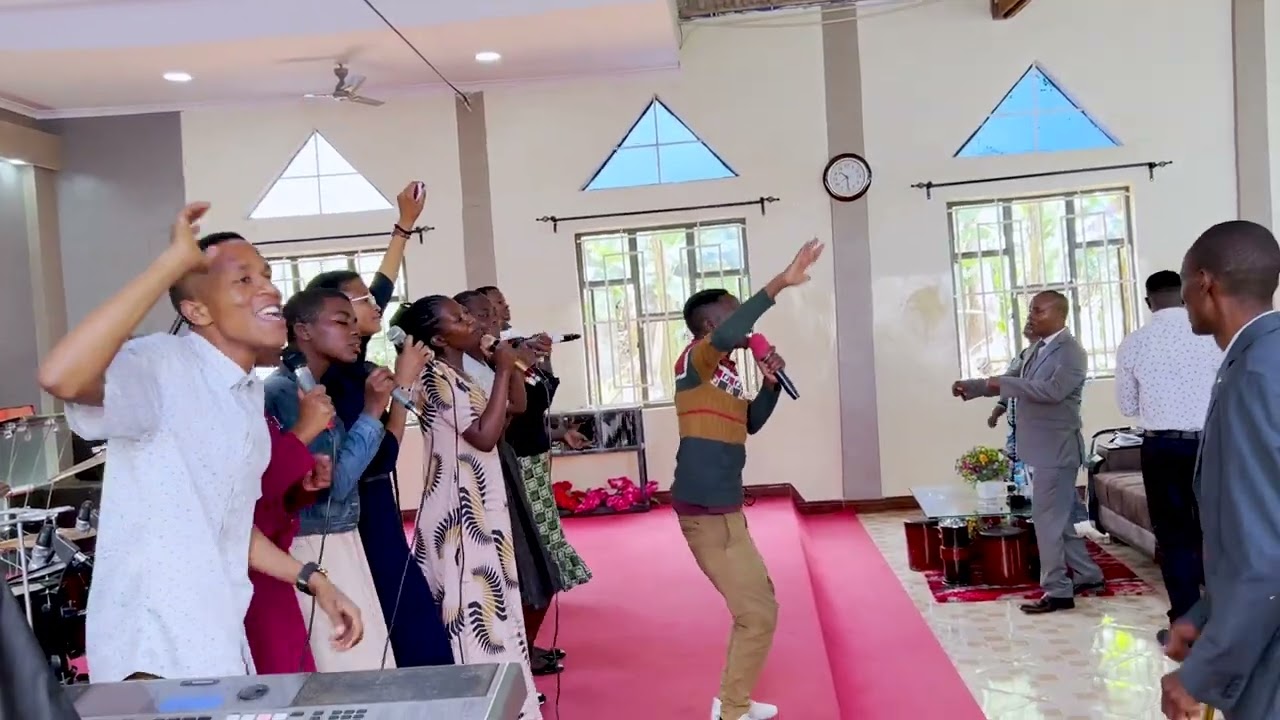 UTUKUFU UPEWE BWANA - BETHEL PRAISE TEAM