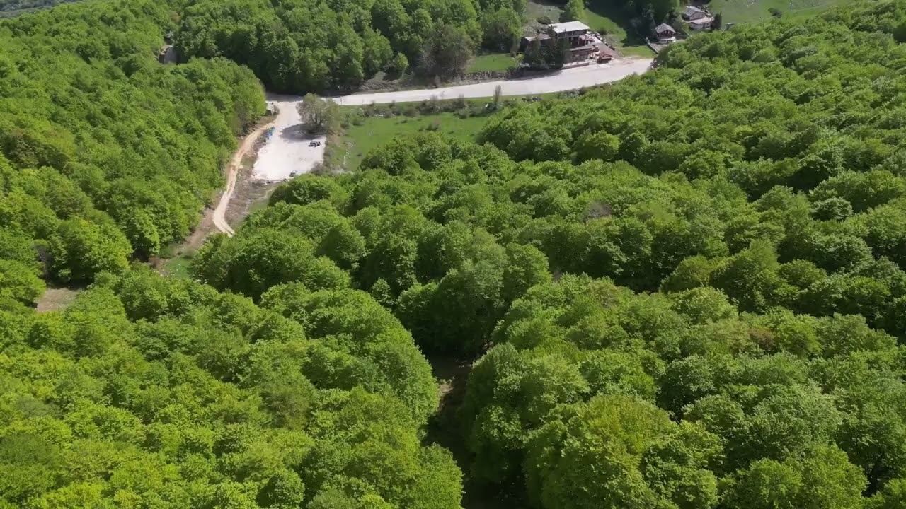 A Marsia l'arrivo del giro tra una delle faggete più grandi d'Europa