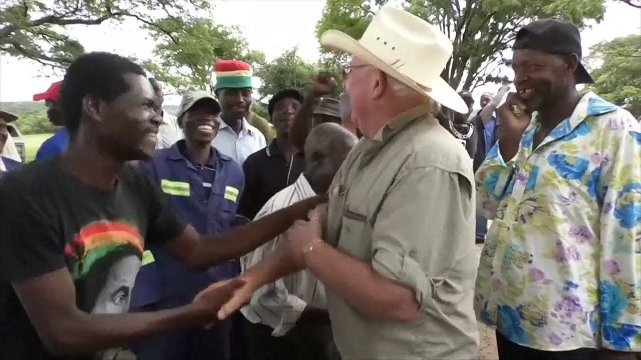 White Zimbabwean farmers return to seized land