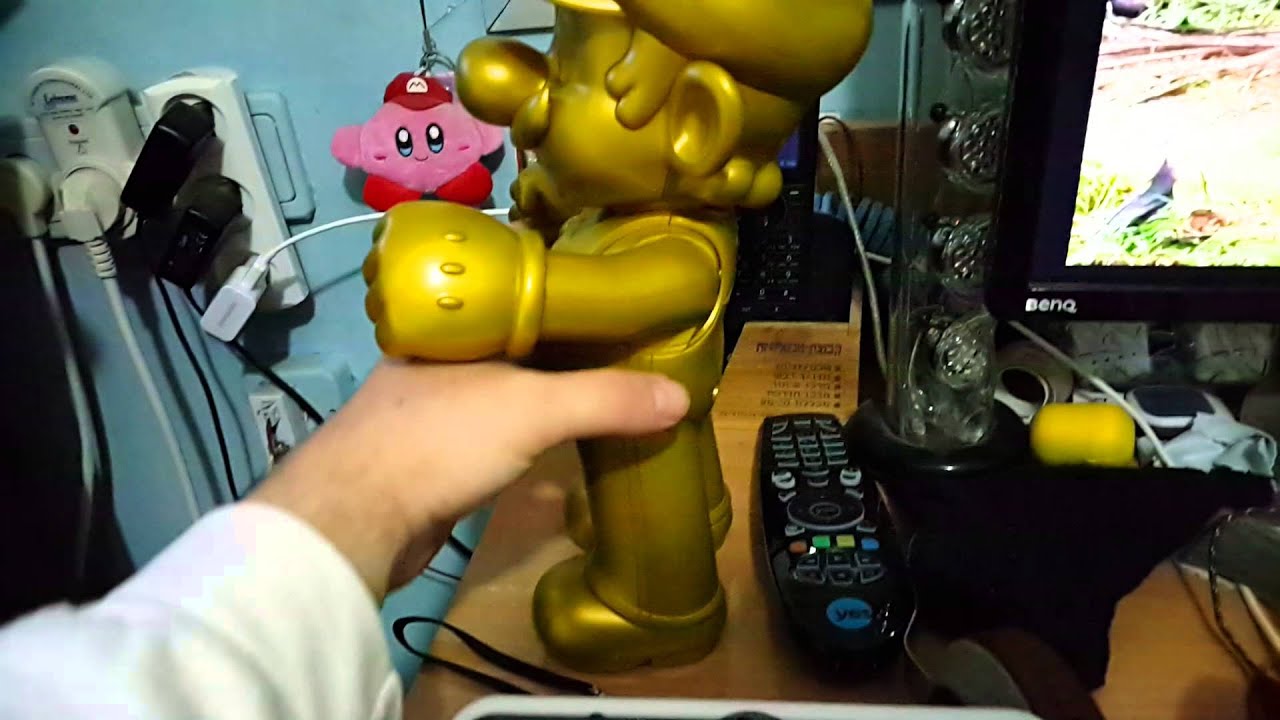 Mega Gold Mario amiibo