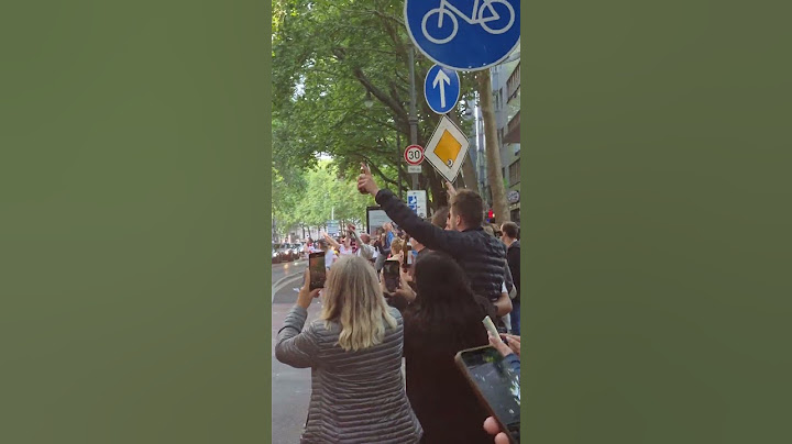 1.FC Köln - 1.FC Kaiserslautern - FC Fans feiern auf den Kölner Ringe den Aufstieg in die Bundesliga