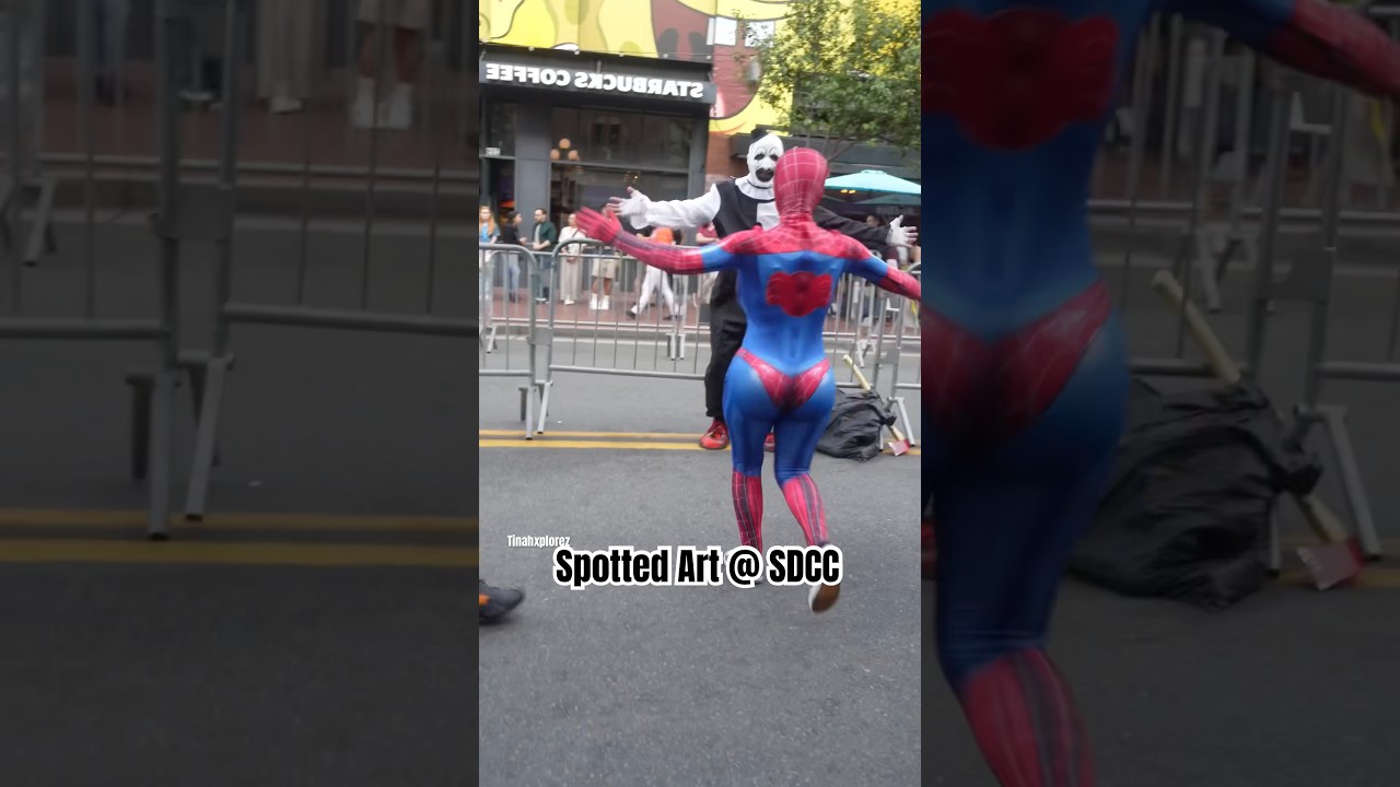 Spidey had to give Art a hug #viralshort #cosplay #terrifier_2_2022 #sdcc