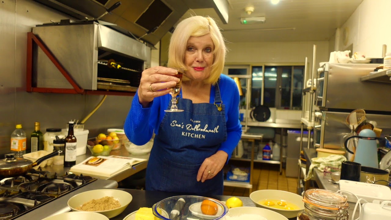 Easy Fruitcake Recipe (Dundee Cake)