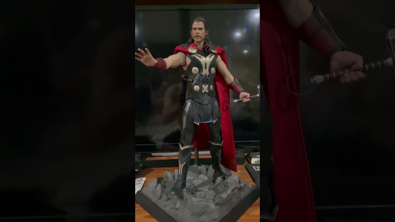 ￼HOT TOYS THOR LIGHT ASGARDIAN ARMOR DARK WORLD EXCLUSIVE​ VERSION MMS225 