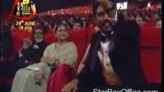 Download Lagu Aishwarya too cosy with Abhishek MP3