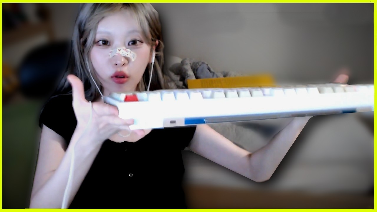 영듀한테 키보드 뜯겼습니다..