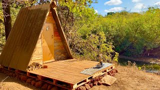 Construindo um abrigo na Floresta. Construí uma cabana de Paletes para passar a noite