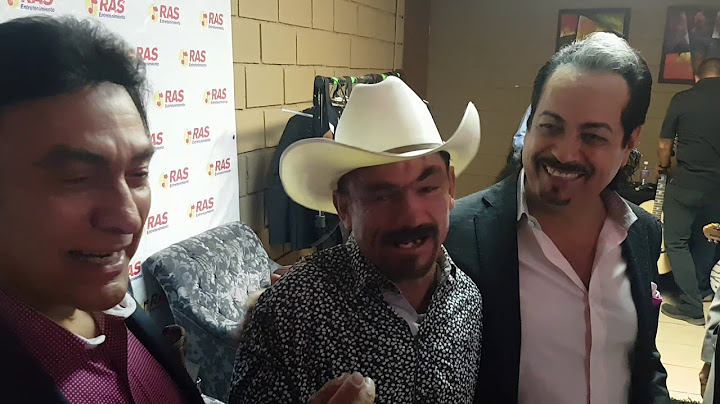 Lord carnita asada conviviendo con los tigres del norte