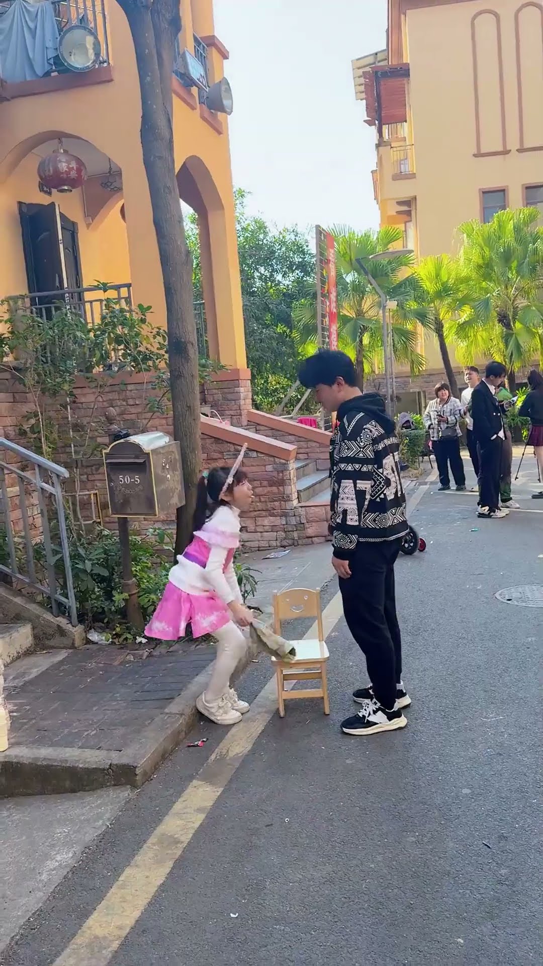 【斗罗大陆】善良的唐舞桐打工给唐老六买超大棒棒糖，这也太好了吧！#斗罗大陆#唐老六#唐舞桐