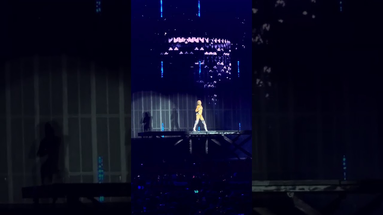 BLACKPINK DEADLINE WORLD TOUR IN KAOSIUNG - LISA SOLO /THUNDER/WHEN I WITH YOU/ROCKSTAR/ 251019