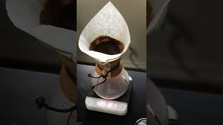 Chemex brews #coffee #chemex #coffeelover #coffeetime #coffeebrewing