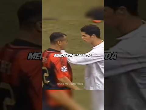 ajultoto x artad4d - Ketika Cristiano Ronaldo Muda Mendorong Legenda Brazil Cafu