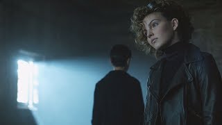 Famous Selina Kyle | and Bruce trick Silver [Gotham 2x10] 3 / 4 Net Worth