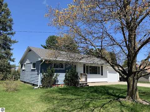 10341 Grandview Road, Traverse City, MI home video tour