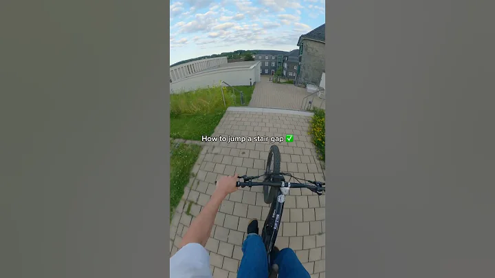How to jump a stair gap with your MTB #urbanfreeride #urbandownhill #freeride #howto #mtb #tutorial