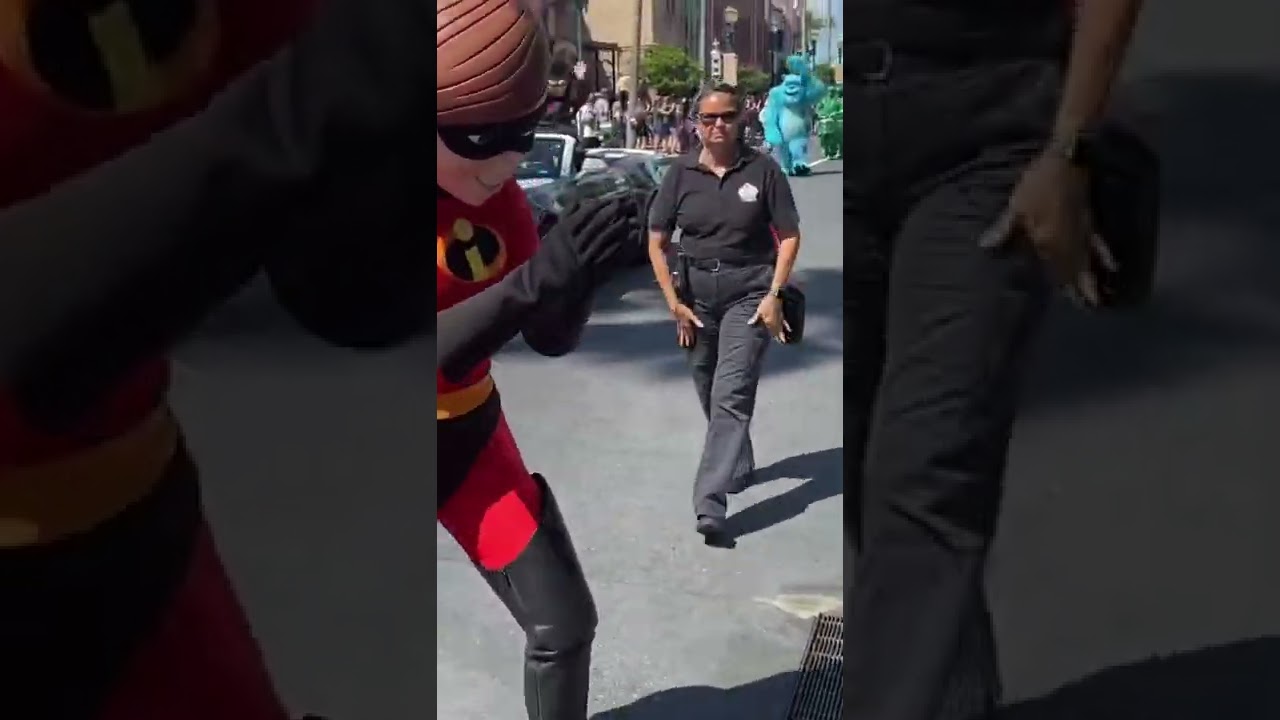 Hollywood Studios Parade with the Incredibles 