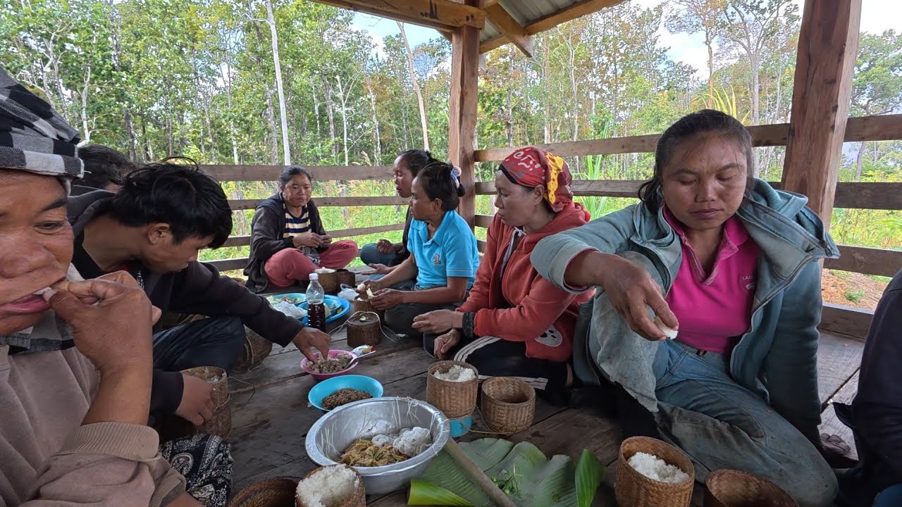 ກິນລາບຊີ້ນໝູ | กินลาบชี้นหมู