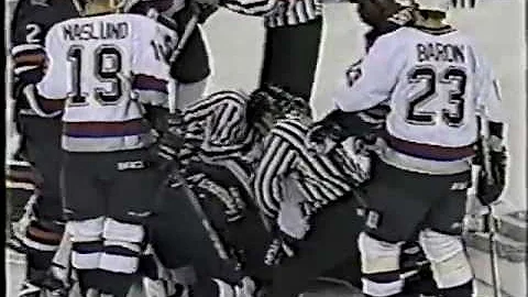 Mark Messier ( Vancouver Canucks ) vs Josef Beranek
