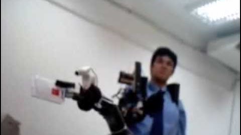 Controlling a Robot Arm Using Virtual Reality