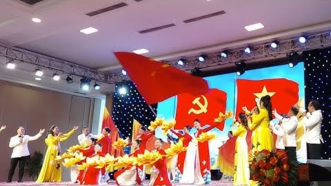 Mash-up: "Lá Cờ Đảng-Lá Cờ-Mỗi Bước Đi Thêm Yêu Tổ Quốc-Tuổi Xuân Dâng Đảng"; BD: Trung tâm VH NB