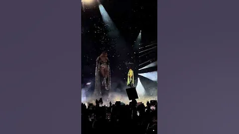 “Justice for Thique” sign gagged Beyonce so bad during the Renaissance World Tour 🤣