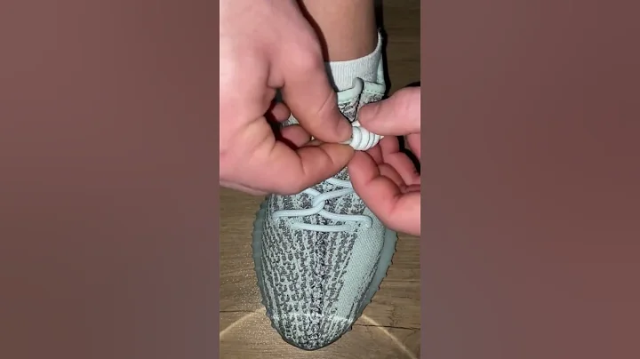 How to Lace Yeezys for the Best Look #yeezy #shoelaces #lacing #footcomfort #lacinghacks