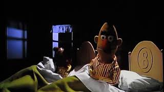 Sesame Street: Bert and Ernie: Noisy Bedroom