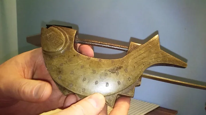 [51] vintage-antique Chinese Fish padlock