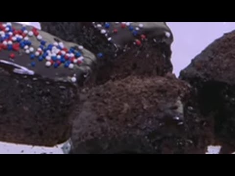 كيكه الشكولاته الكل يعشقها غارقانه بالصوص رؤعه