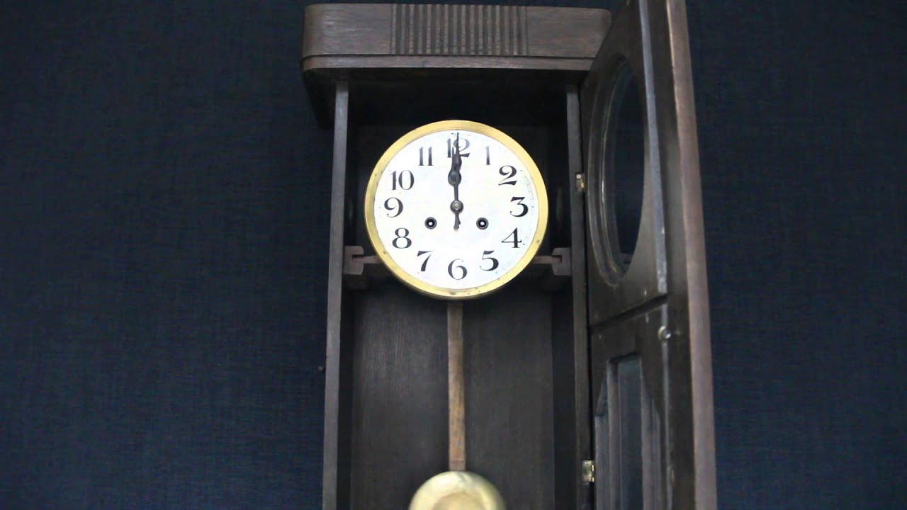 Часы с боем бой видео. Тиканье старинных часов. Гонг старинные часы настенные. Бой старинных часов. Часы с боем курантов настенные.