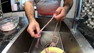 видео: КАК БЫСТРО И ПРАВИЛЬНО ПОЧИСТИТЬ СВИНУЮ ЧЕРЕВУ ДЛЯ ДОМАШНИХ КОЛБАС картинка: КАК БЫСТРО И ПРАВИЛЬНО ПОЧИСТИТЬ СВИНУЮ ЧЕРЕВУ ДЛЯ ДОМАШНИХ КОЛБАС