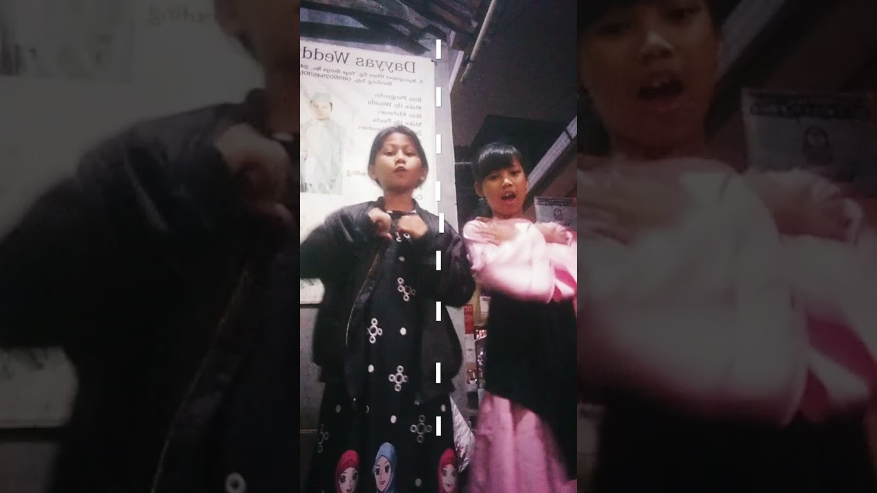 xtc vs monreker yg pake baju pink monreker yg pake baju hitam XTC