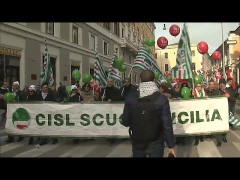 Italian unions demand action on jobs