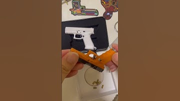 I guess everyone want this glock17 keychain with bullets. #minigun #keychain #ematok