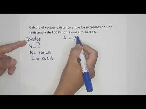 Calcula el voltaje existente entre los extremos de una resistencia de 100 ohmios por la que...