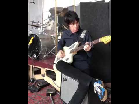 Johnny Marr playing just haven&#039;t earned it yet baby(Smiths)