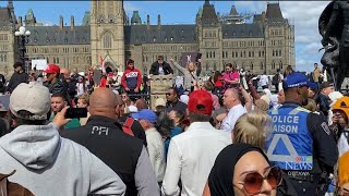 Hundreds attend LGBTQ2S+ protests and counter-protests in Ottawa