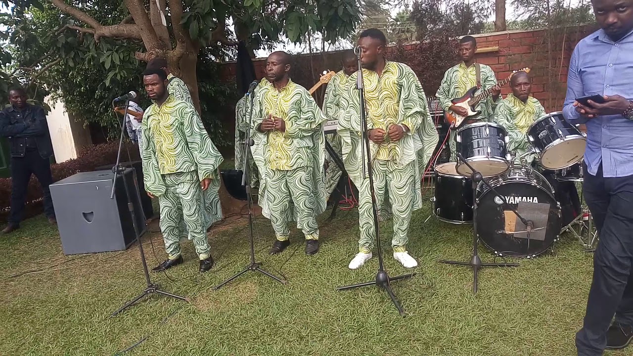 Umva noneho ndemeye umuziki uracyabaho Uzi ko Orchestre AMI DE JEUNE Baguha umuziki Udafunguye dii