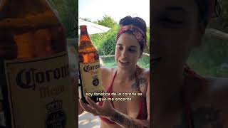 Probando caguama de corona en #mexico